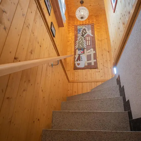 Phipalo By Interhome オヴロナ