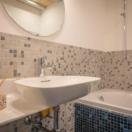 Phipalo By Interhome オヴロナ